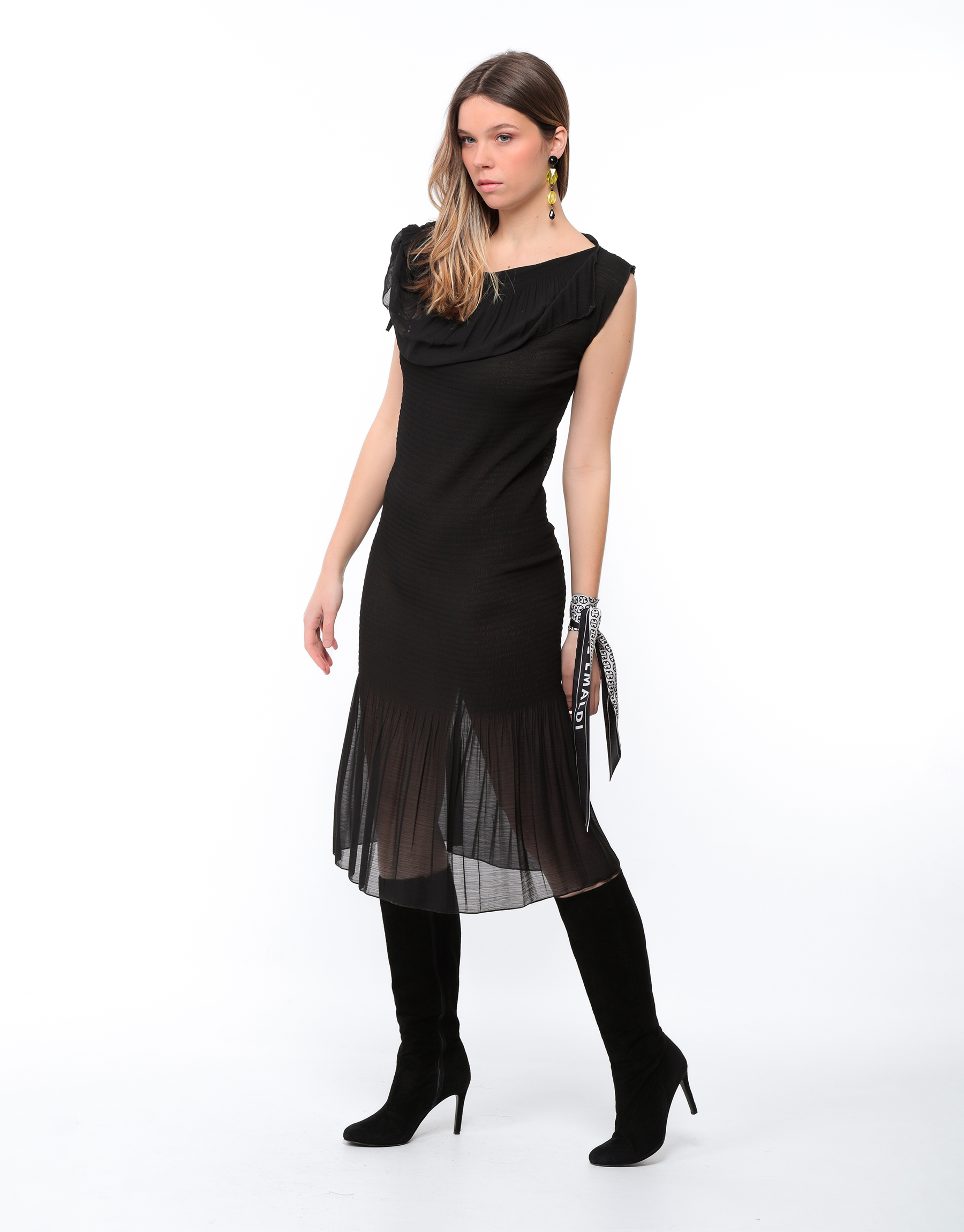 Long dress in black pleated muslin